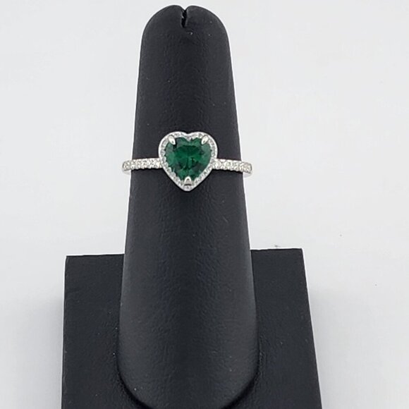 Dazzling Green Heart Gemstone Ring in Solid 925 Sterling Silver Perfect Gift